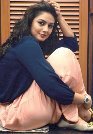 Free Download Huma Qureshi Pic 421 Wallpaper HD FREE (Download 421 HD wallpaper FREE)