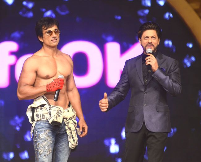 Free Download Shah Rukh Khan makes Sonu Sood strip at Screen Awards 421 Wallpaper HD FREE (Download 421 HD wallpaper FREE)
