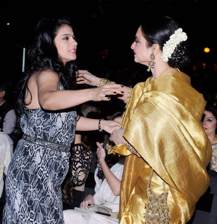 Free Download Kajol and Rekha shared a hug Filmfare Awards 2014 908 Wallpaper HD FREE (Download 908 HD wallpaper FREE)