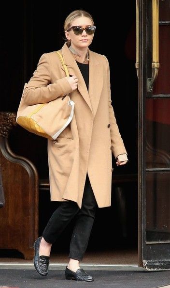 Free Download Ashley Olsen hopping on the wool coat trend 454 Wallpaper HD FREE (Download 454 HD wallpaper FREE)