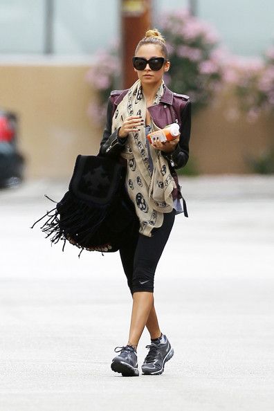 Free Download Nicole Richie is proof you can look chic at the gym 717 Wallpaper HD FREE (Download 717 HD wallpaper FREE)