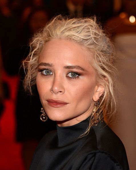 Free Download Messy up-do and defined cheekbones at the MET Gala - Mary-Kate Olsen 927 Wallpaper HD FREE (Download 927 HD wallpaper FREE)