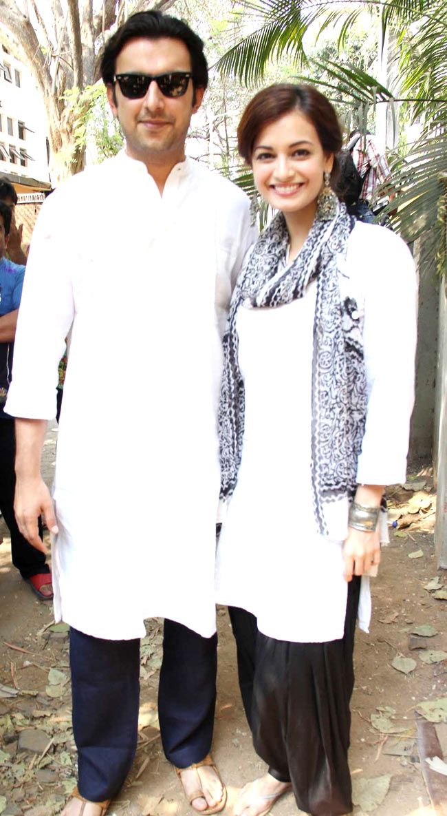 Free Download Dia Mirza with beau Sahil Sangha at Holi party hosted by Javed Akhtar and Shabana Azmi 914 Wallpaper HD FREE (Download 914 HD wallpaper FREE)