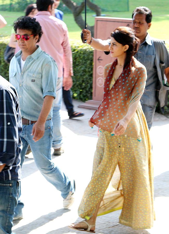 Free Download Jacqueline Fernandez had to reportedly gain around 10 kgs for her role in 'Kick'. Also in pic, producer-director Sajid Nadiadwala shooting at Qutub Minar. 817 Wallpaper HD FREE (Download 817 HD wallpaper FREE)