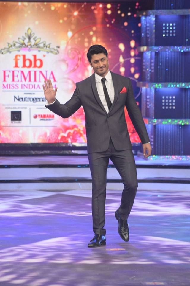 Download Judge Vidyut Jamwval on stage at the Femina Miss India 2014. Wallpaper HD FREE