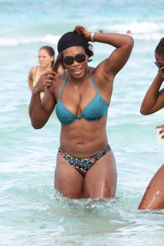 Free Download Tennis player Serena Williams hot stills with a friend on Miami Beach (Apr.16, 2014) 248 Wallpaper HD FREE (Download 248 HD wallpaper FREE)