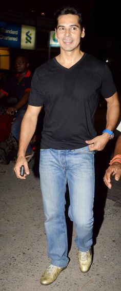 Free Download Dino Morea clicked exiting Bandra's Pali Bhavan. 915 Wallpaper HD FREE (Download 915 HD wallpaper FREE)