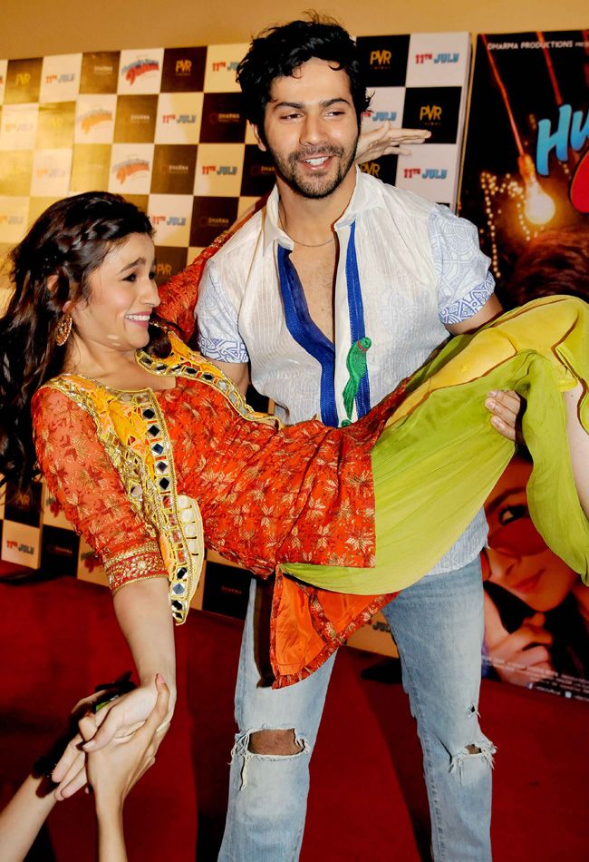 Free Download Varun Dhawan and Alia Bhatt at trailer launch of Humpty Sharma ki Dulhaniya. 790 Wallpaper HD FREE (Download 790 HD wallpaper FREE)