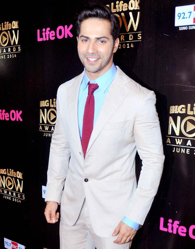 Free Download Varun Dhawan at the 'BIG Life OK Now' awards function. 854 Wallpaper HD FREE (Download 854 HD wallpaper FREE)