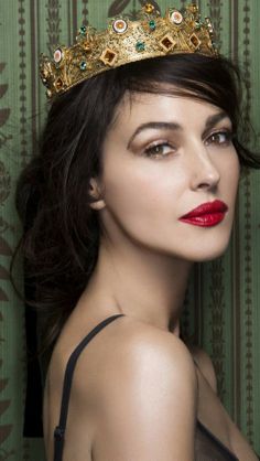 Free Download Monica Bellucci is a stunning cover girl for Prestige Hong Kong, and crowned with a Dolce&Gabbana Fall Winter 2014 Byzantine princess tiara. 301 Wallpaper HD FREE (Download 301 HD wallpaper FREE)