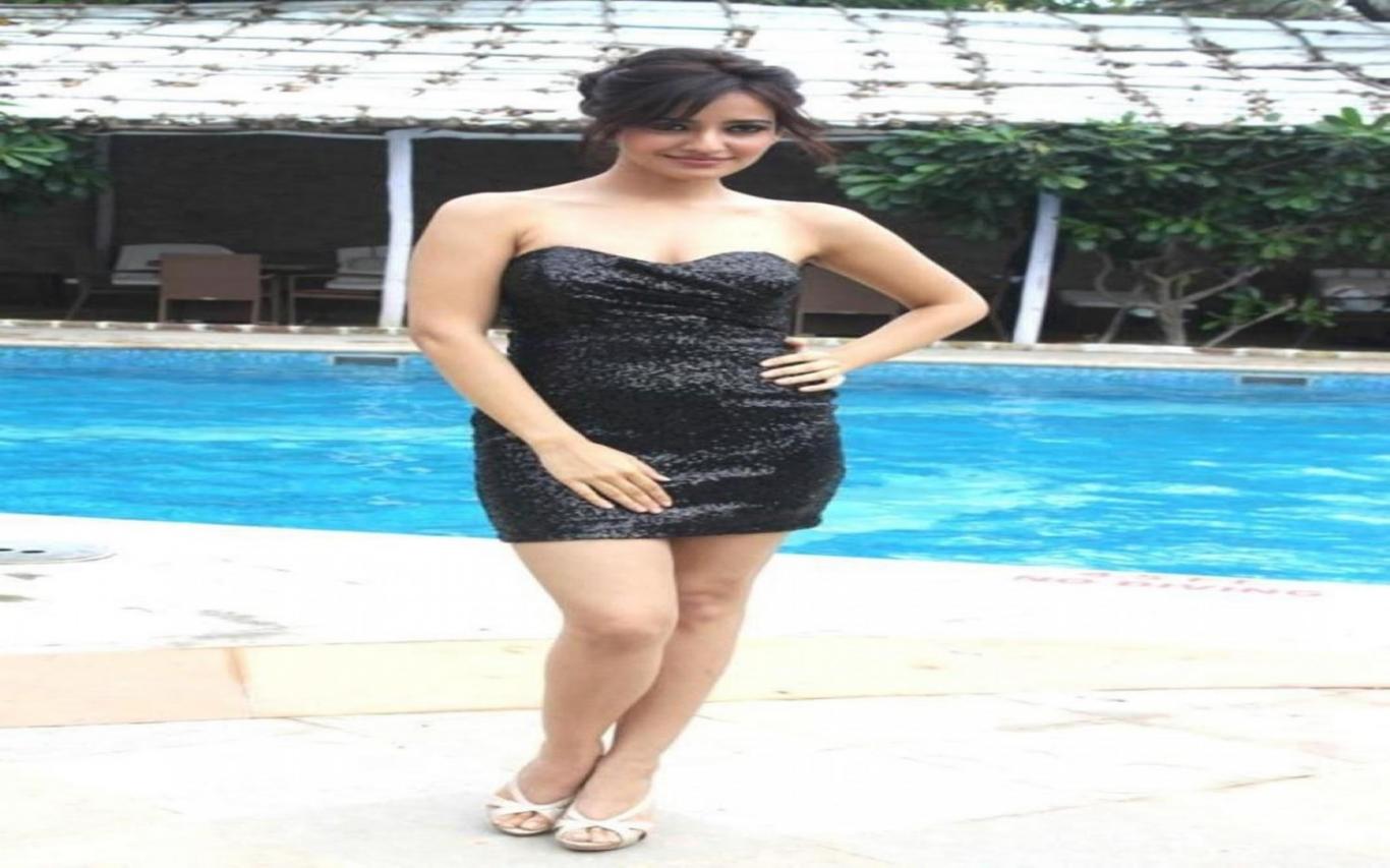 Free Download Neha Sharma In Short Dress Hd Pics 222 Wallpaper HD FREE (Download 222 HD wallpaper FREE)