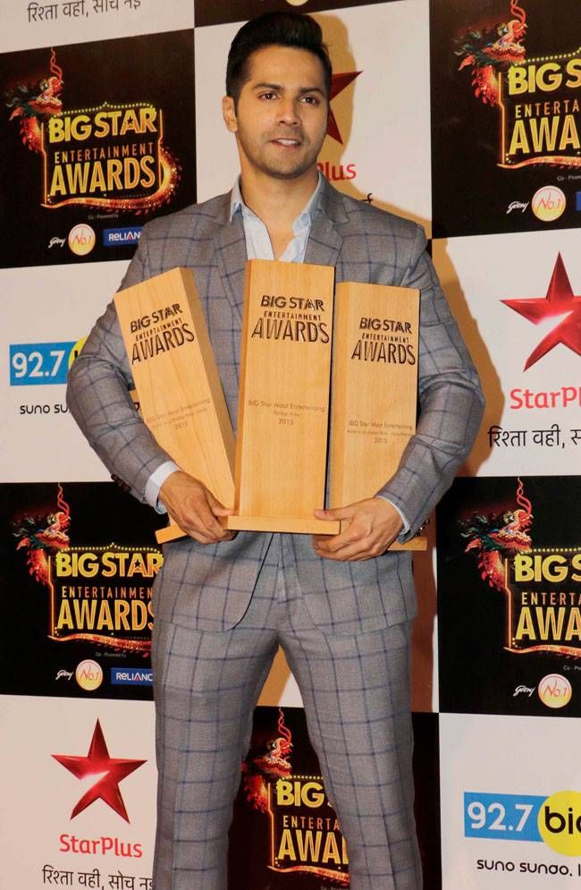 Free Download Varun Dhawan at BIG Star Entertainment Awards 2015 197 Wallpaper HD FREE (Download 197 HD wallpaper FREE)