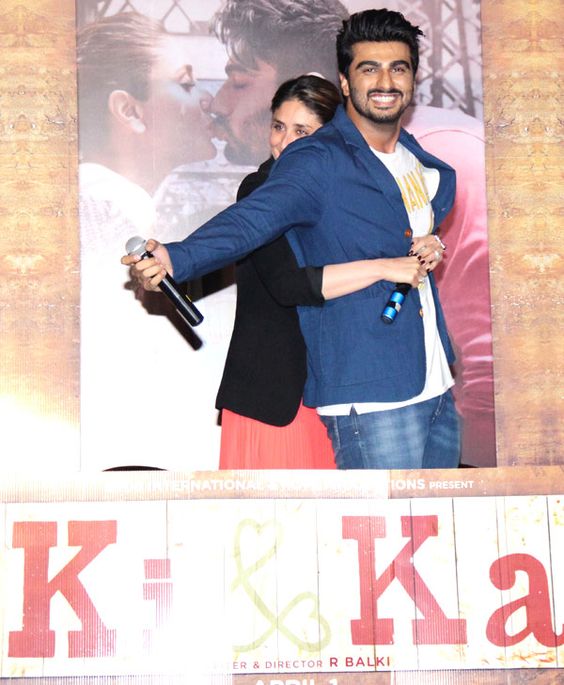 Free Download Kareena Kapoor hugs Arjun Kapoor at 'Ki & Ka' trailer launch event. 841 Wallpaper HD FREE (Download 841 HD wallpaper FREE)