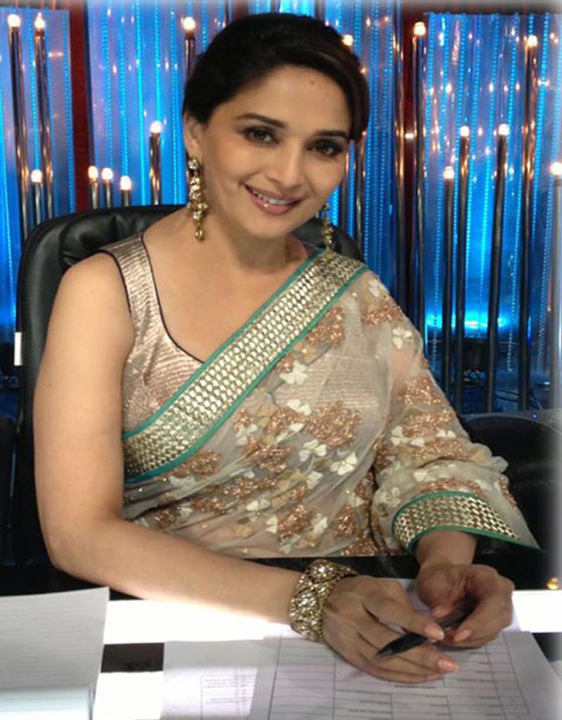 Free Download  Madhuri Dixit In Light Ivory Color Saree 263 Wallpaper HD FREE (Download 263 HD wallpaper FREE)