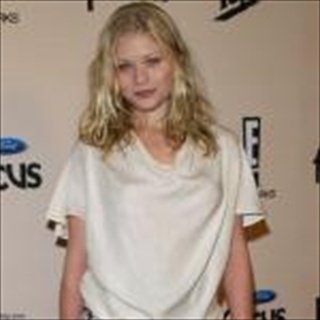 Download Emilie De Ravin Wallpaper HD FREE